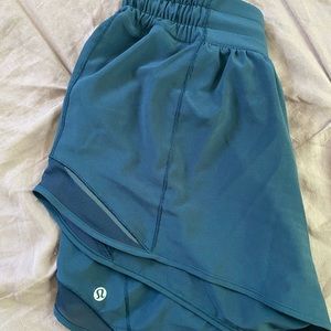 Lululemon hotty hot 4” navy blue shorts